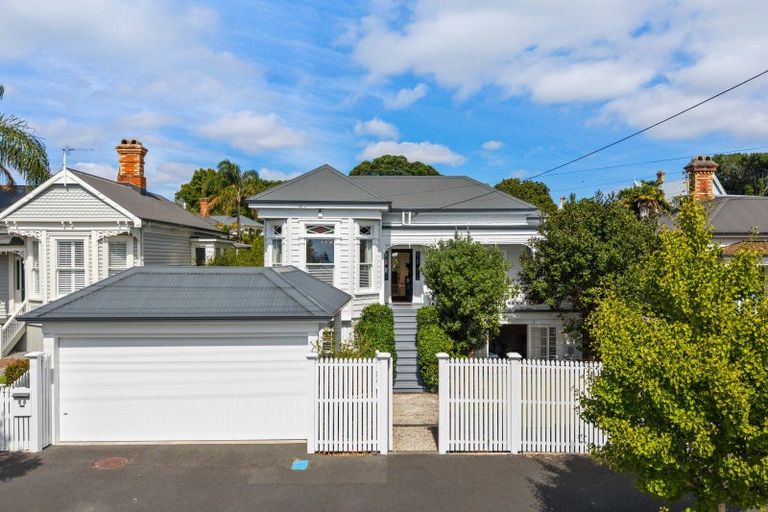Photo of property in 58 Albert Road, Devonport, Auckland, 0624