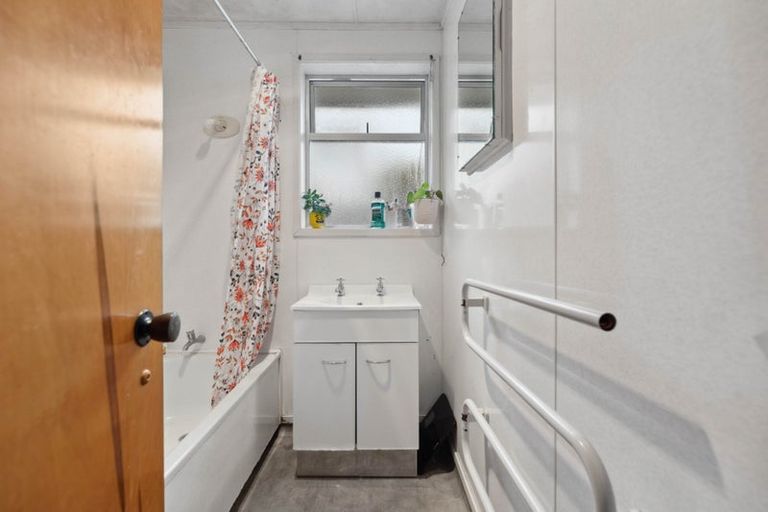 Photo of property in 86 Tamatea Road, Taupo, 3330