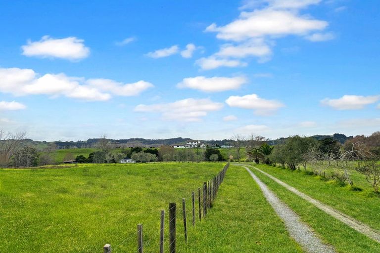 Photo of property in 558 State Highway 1, Wellsford, 0975