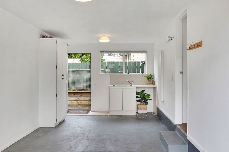 Photo of property in 1/4 French Street, Moturoa, New Plymouth, 4310