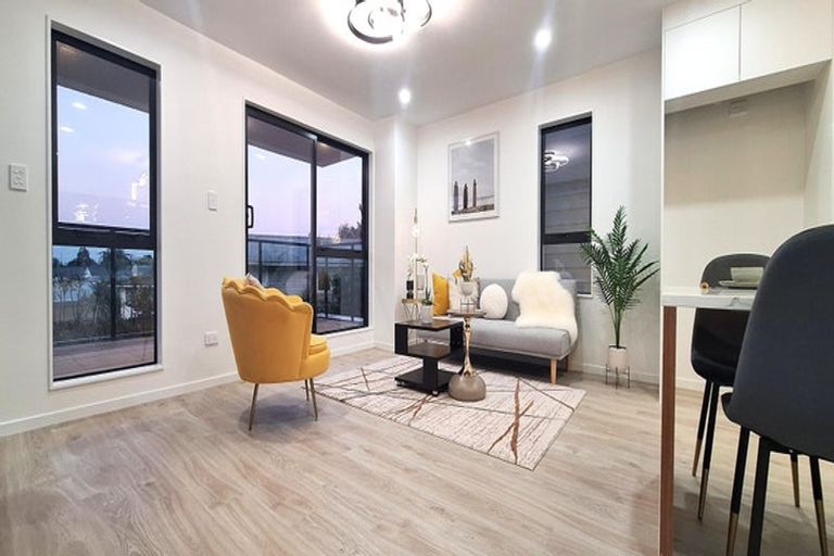 Photo of property in 21e Laura Street, Kelston, Auckland, 0602