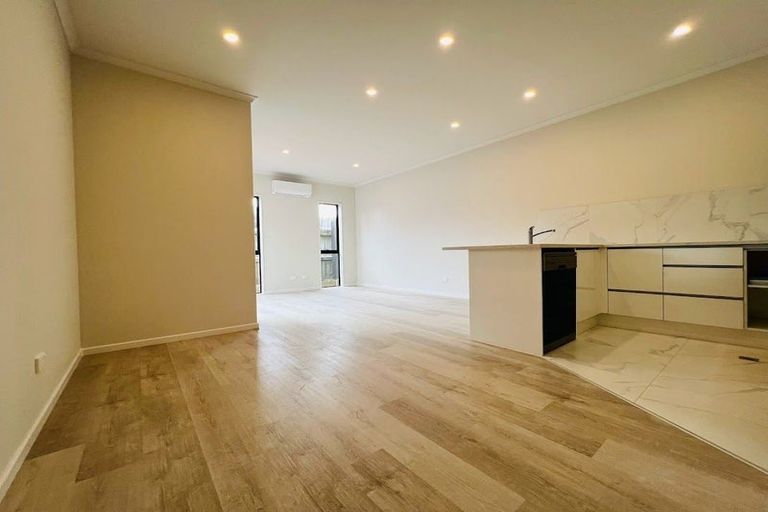 Photo of property in 82d Eversleigh Road, Belmont, Auckland, 0622