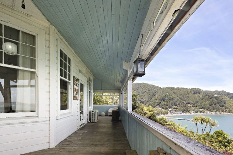 Photo of property in 35 Ferry Road, Days Bay, Lower Hutt, 5013
