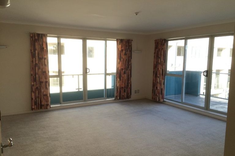 Photo of property in Endeavour Apartments, 22/125 Thorndon Quay, Pipitea, Wellington, 6011