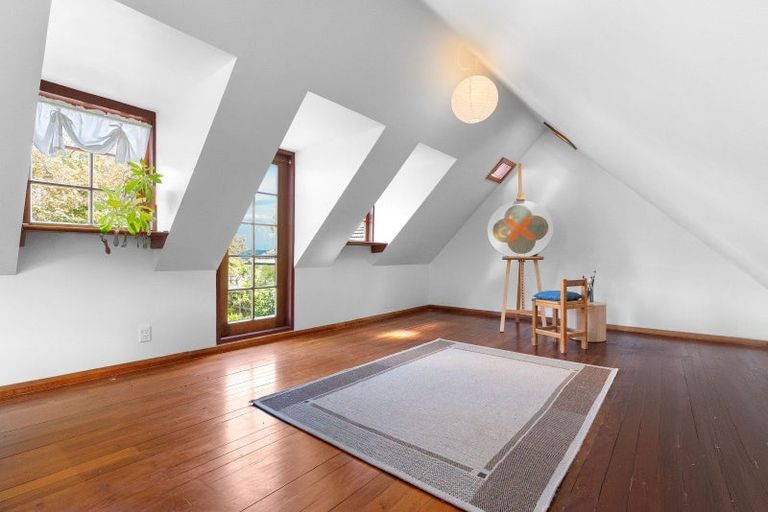 Photo of property in 10 Maire Street, Eastbourne, Lower Hutt, 5013