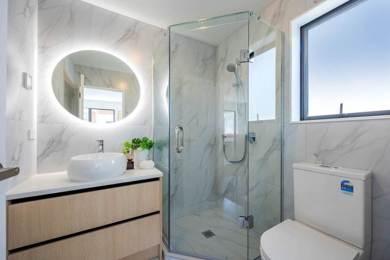 Photo of property in 215c Forrest Hill Road, Forrest Hill, Auckland, 0620