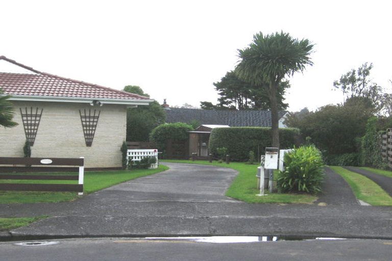 Photo of property in 1/26 Poinsettia Place, Henderson, Auckland, 0610