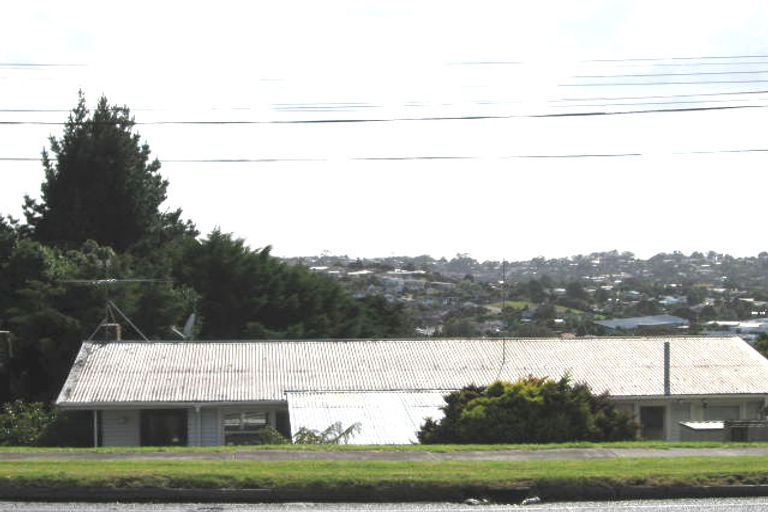 Photo of property in 1/597 Glenfield Road, Totara Vale, Auckland, 0629