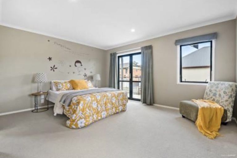 Photo of property in 13 Sonoma Crescent, Oteha, Auckland, 0632