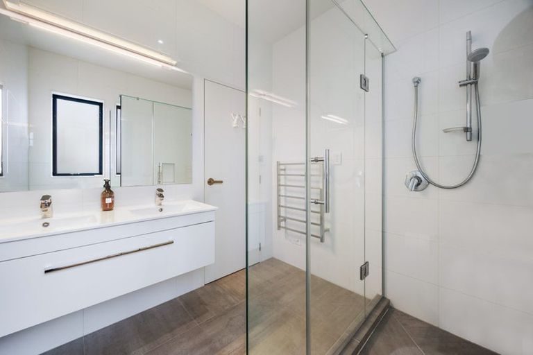 Photo of property in 23 Vogwill Road, Kumeu, 0810