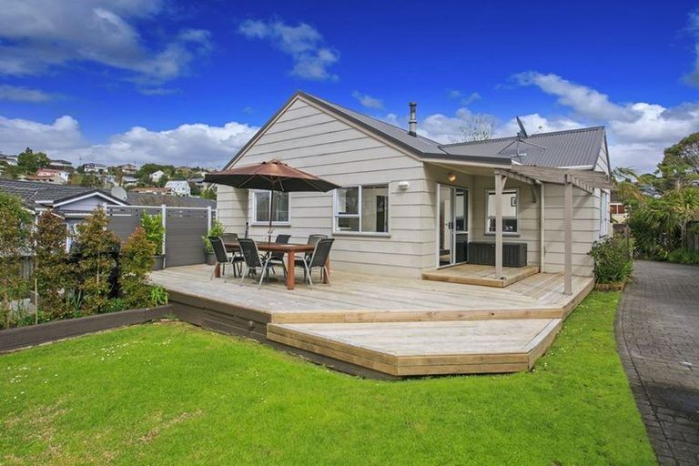 Photo of property in 5 Tetrarch Place, Totara Vale, Auckland, 0629