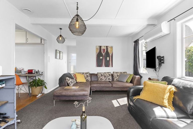 Photo of property in 45 Cologne Street, Martinborough, 5711