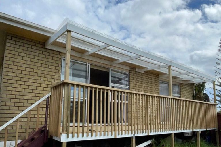 Photo of property in 1/17 Ashbourne Place, Glendene, Auckland, 0602