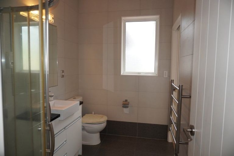 Photo of property in 11 Namsan Close, Fairview Heights, Auckland, 0632