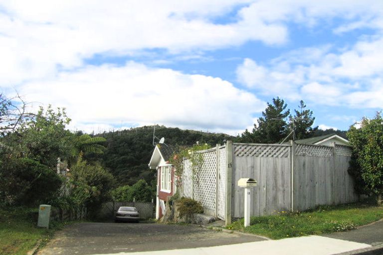 Photo of property in 13 Ecclesfield Grove, Silverstream, Upper Hutt, 5019