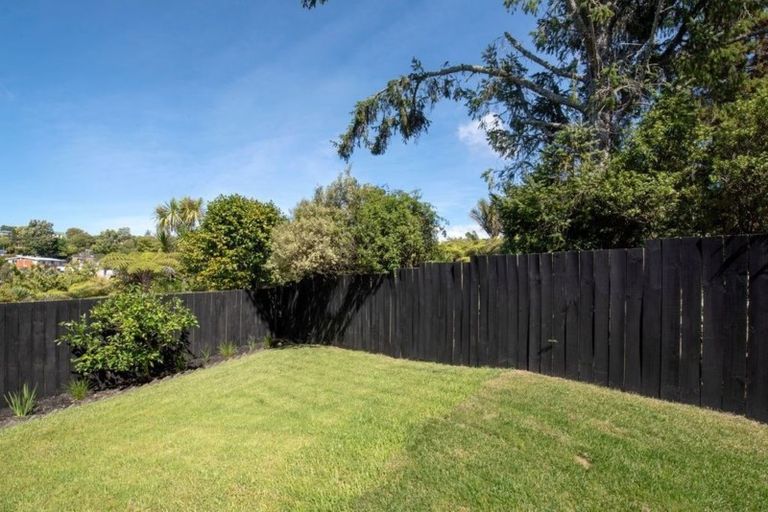 Photo of property in 1/3 Bronwyn Place, Torbay, Auckland, 0630