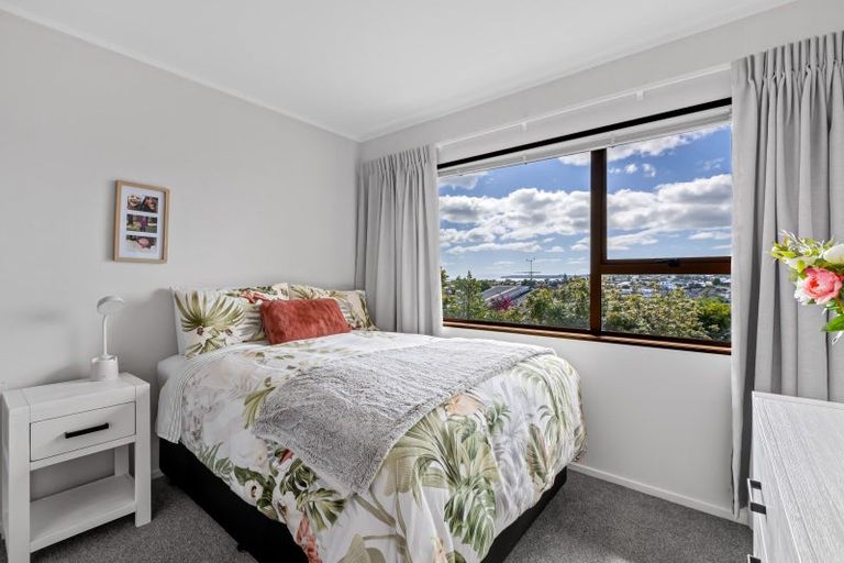 Photo of property in 14 Birdie Place, Red Beach, 0932