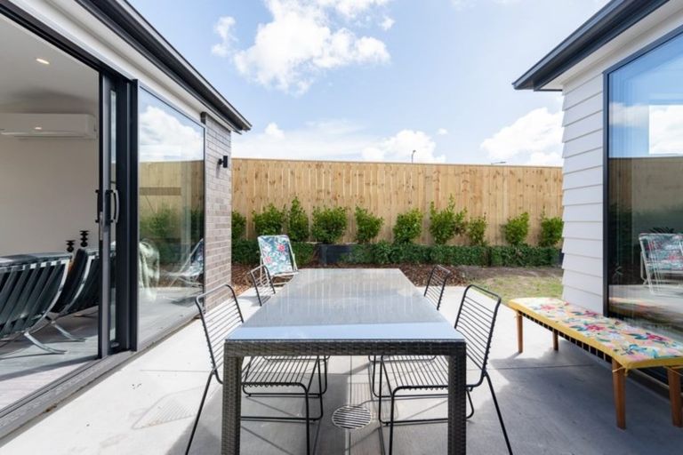 Photo of property in 53 Vinistra Road, Kumeu, 0810