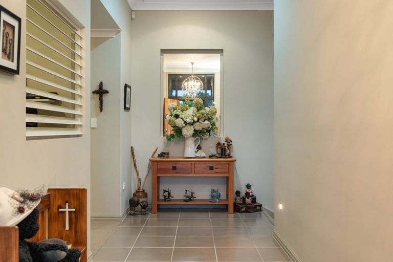 Photo of property in 2 Crater Close, Pyes Pa, Tauranga, 3112