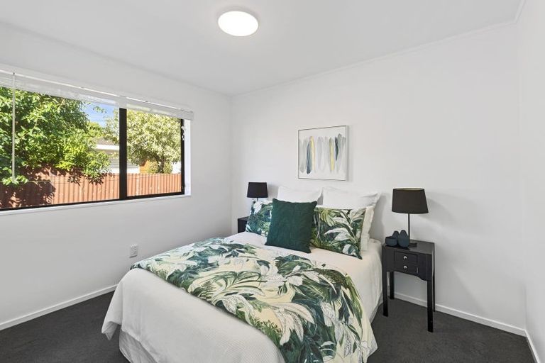 Photo of property in 2/237 Edmonton Road, Te Atatu South, Auckland, 0610