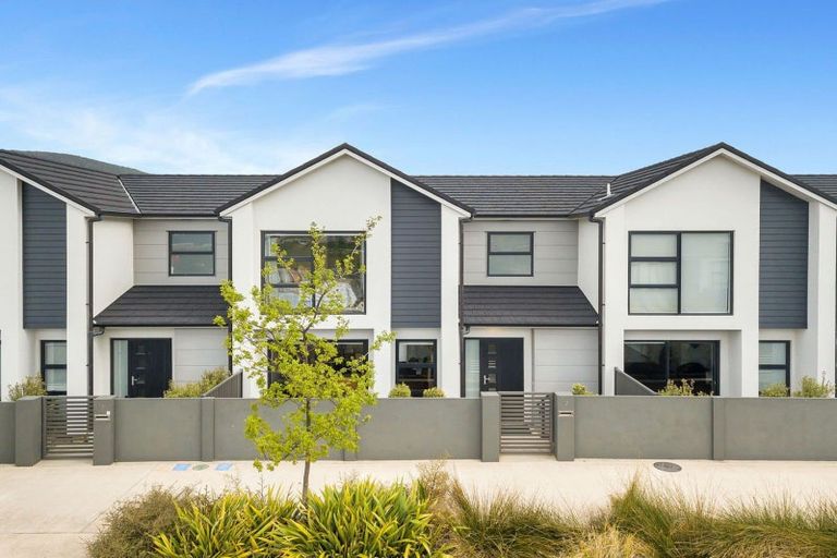 Photo of property in 17 Karearea Avenue, Kenepuru, Porirua, 5022