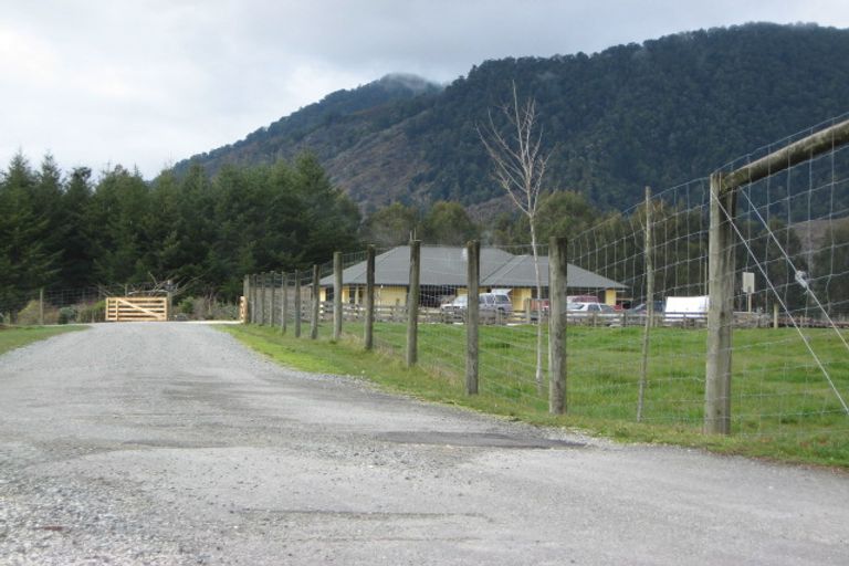 Photo of property in 22 Grey Street, Murchison, 7007