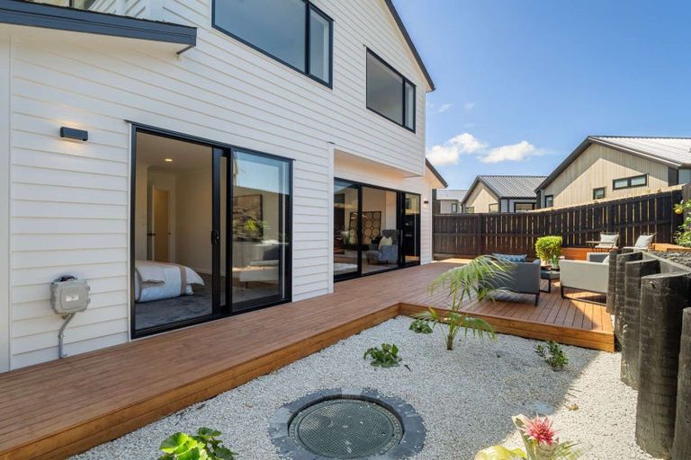 Photo of property in 10 Kotuitui Drive, Wainui, 0992