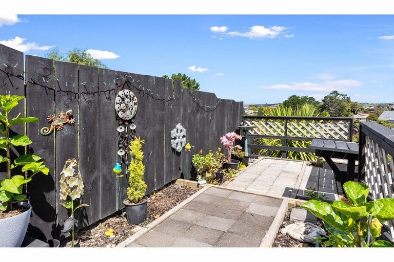 Photo of property in 2/272 Glamorgan Drive, Northcross, Auckland, 0630