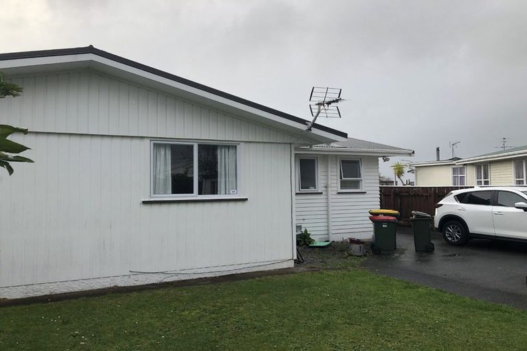 Photo of property in 12 Riversdale Drive, Merrilands, New Plymouth, 4312