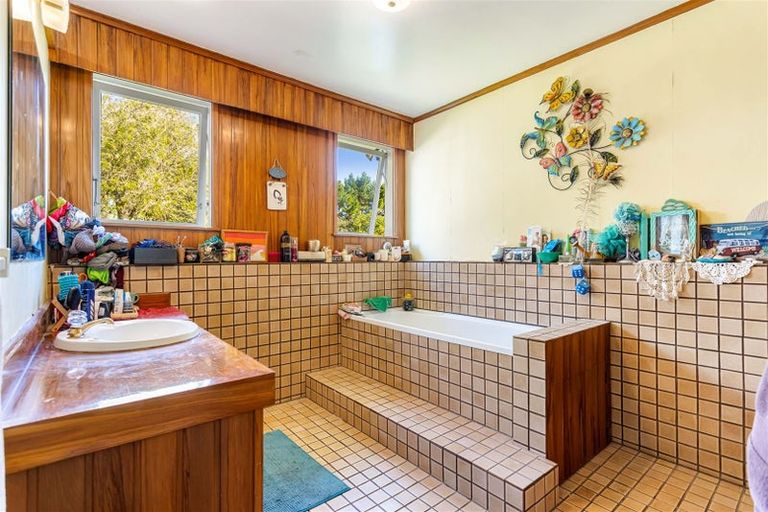 Photo of property in 192 Muriwai Valley Road, Muriwai, Waimauku, 0881