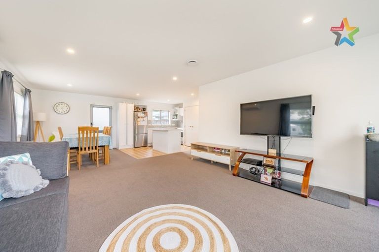Photo of property in 25a Wainuiomata Road, Wainuiomata, Lower Hutt, 5014