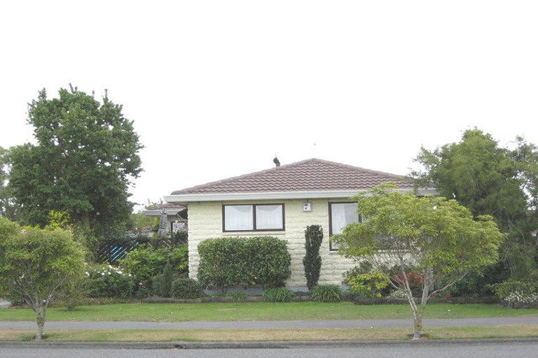 Photo of property in 92 Queenspark Drive, Parklands, Christchurch, 8083