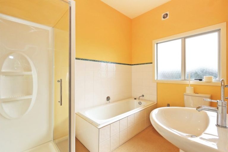 Photo of property in 100 Tironui Drive, Taradale, Napier, 4112