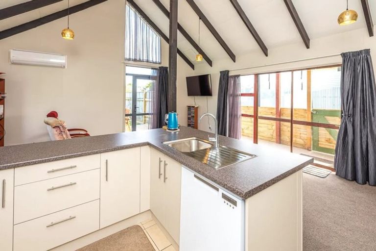 Photo of property in 180a Cornfoot Street, Castlecliff, Whanganui, 4501