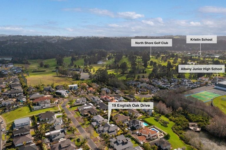 Photo of property in 19 English Oak Drive, Schnapper Rock, Auckland, 0632