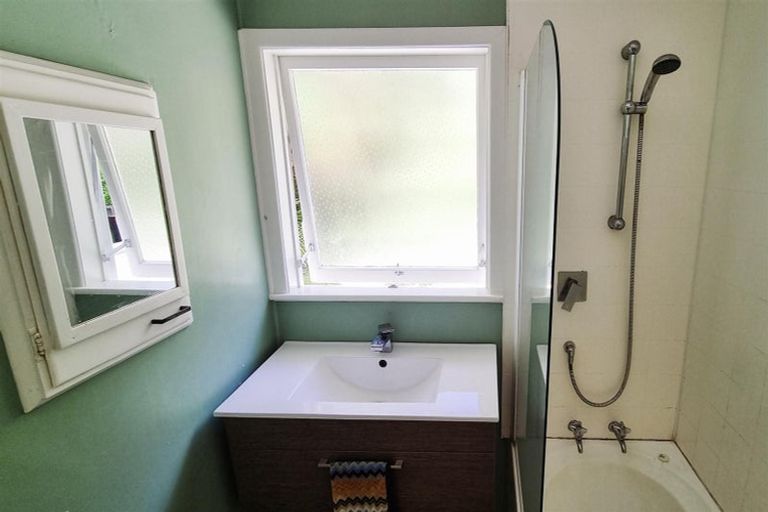 Photo of property in 153 Laingholm Drive, Laingholm, Auckland, 0604