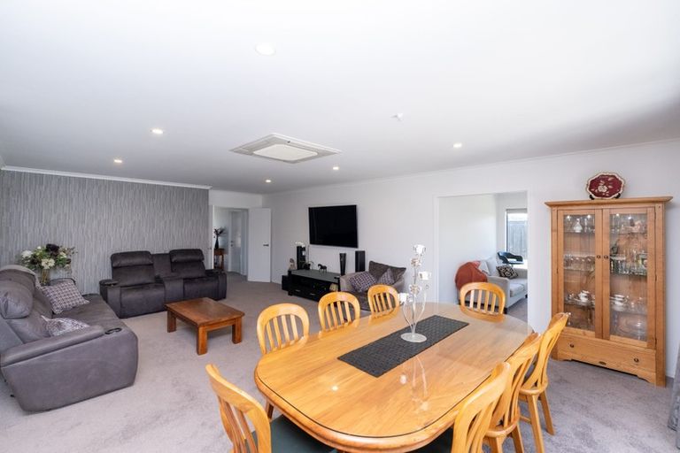 Photo of property in 12 Montague Grove, Stratford, 4332