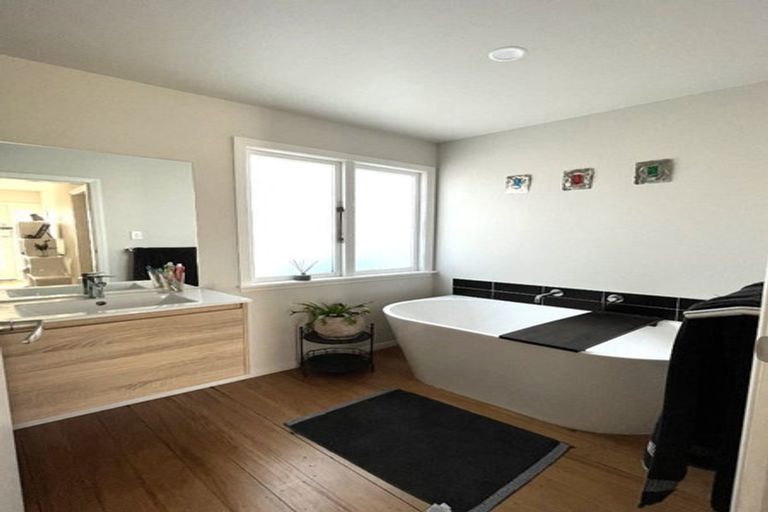 Photo of property in 8 Mckenzie Terrace, Carterton, 5713