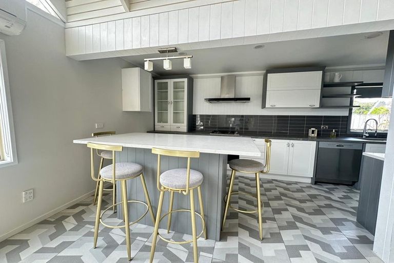 Photo of property in 47a Taikata Road, Te Atatu Peninsula, Auckland, 0610