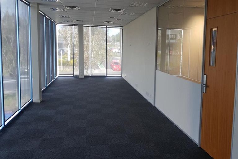 Photo of property in 2/4 Meadowland Drive, Somerville, Auckland, 2014