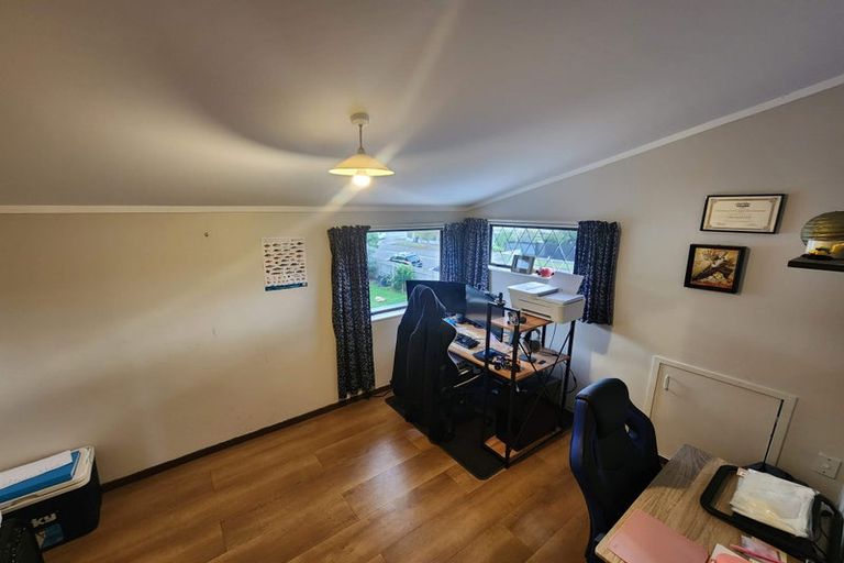 Photo of property in 8 Chelwood Street, Takaro, Palmerston North, 4412