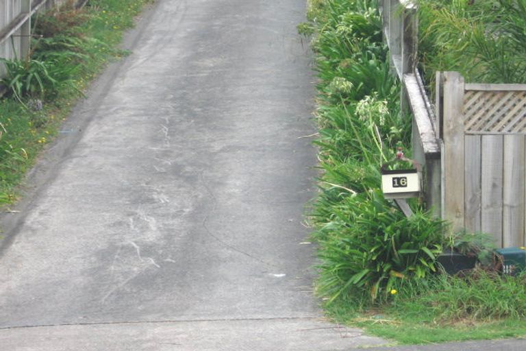 Photo of property in 16 Stephanie Close, Glenfield, Auckland, 0629