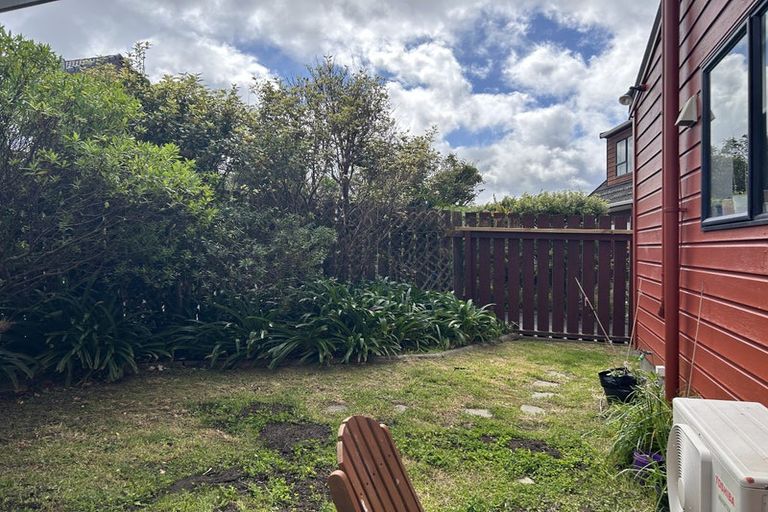 Photo of property in 10 Rangitane Street, Maupuia, Wellington, 6022