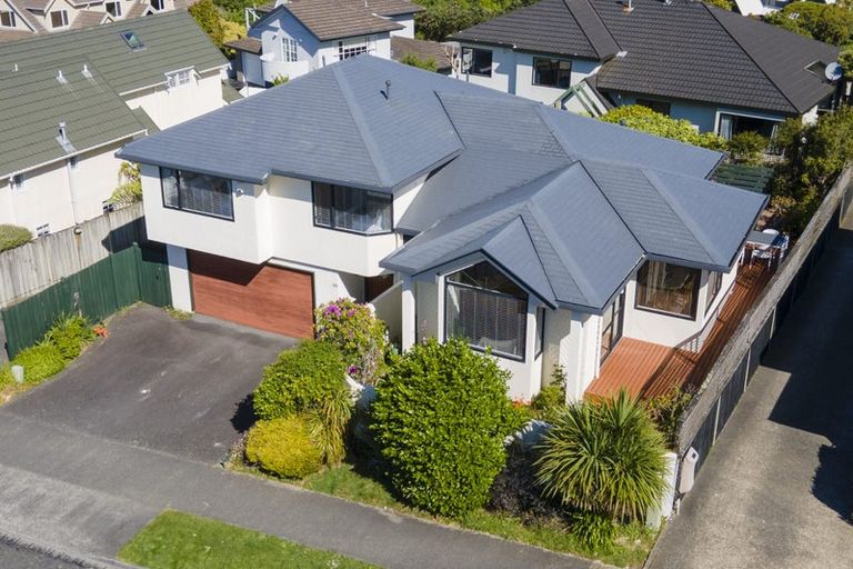 Photo of property in 121 Westchester Drive, Churton Park, Wellington, 6037