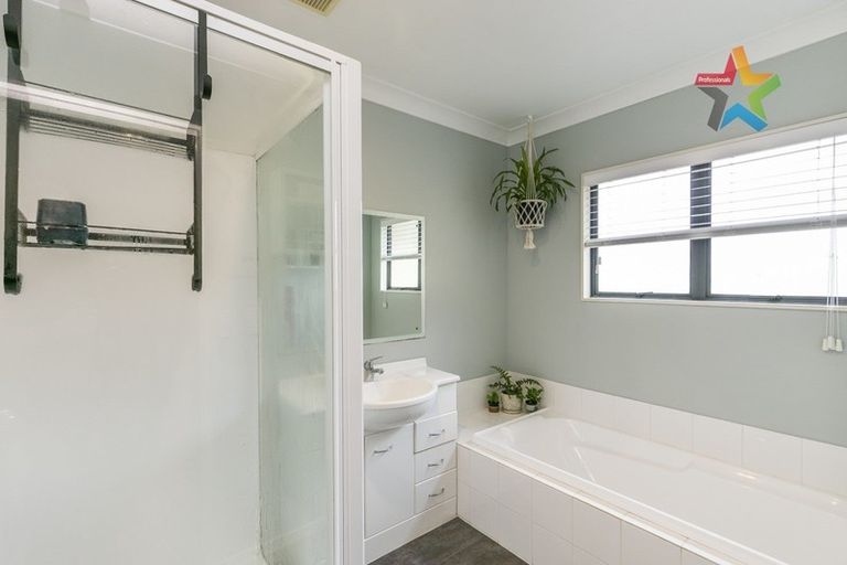 Photo of property in 57 Woodhouse Avenue, Karori, Wellington, 6012