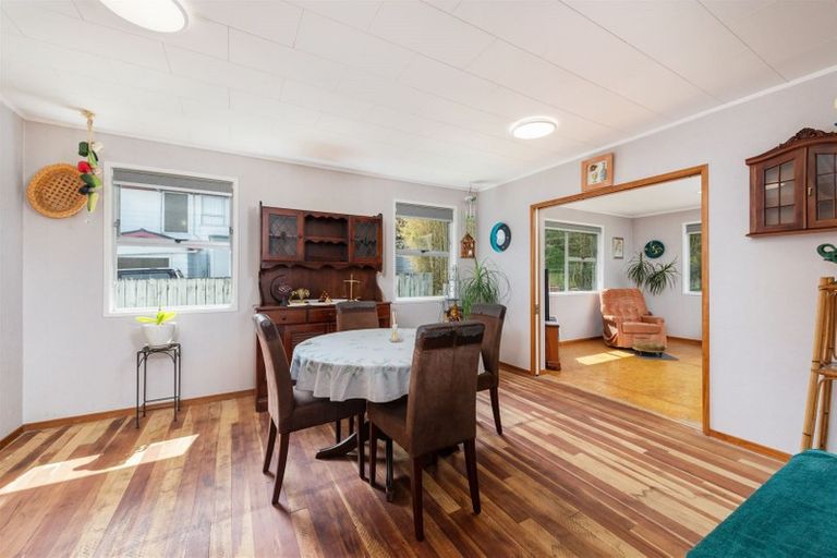 Photo of property in 62 Chilcott Road, Henderson, Auckland, 0612