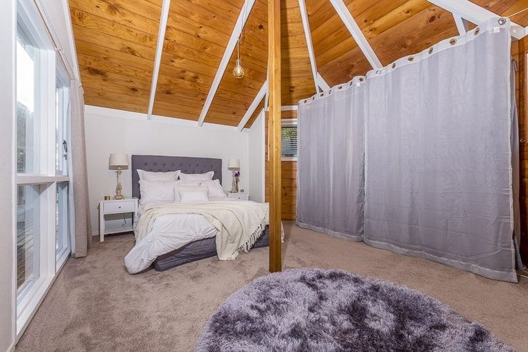 Photo of property in 18 Easter Parade, Glen Eden, Auckland, 0602