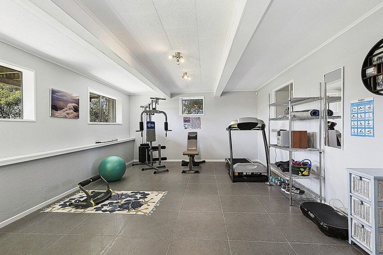 Photo of property in 14 Kenef Road, Paremata, Porirua, 5024