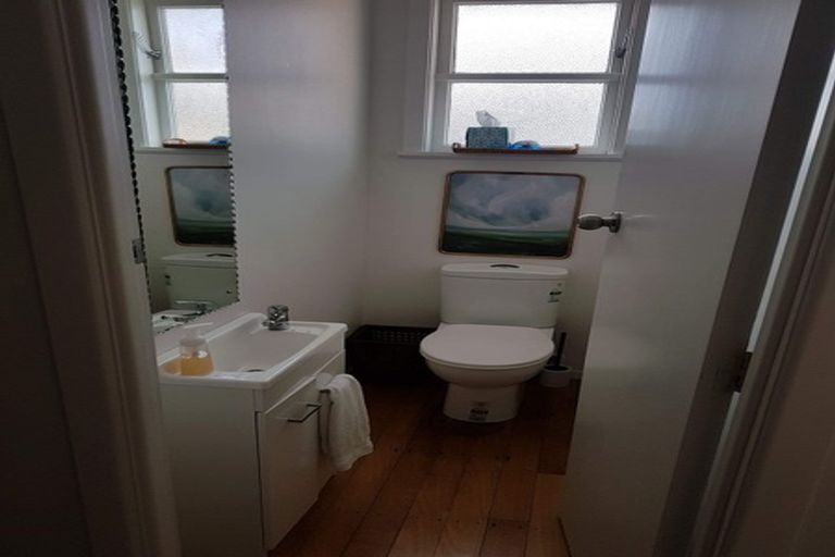 Photo of property in 176 Beach Haven Road, Beach Haven, Auckland, 0626