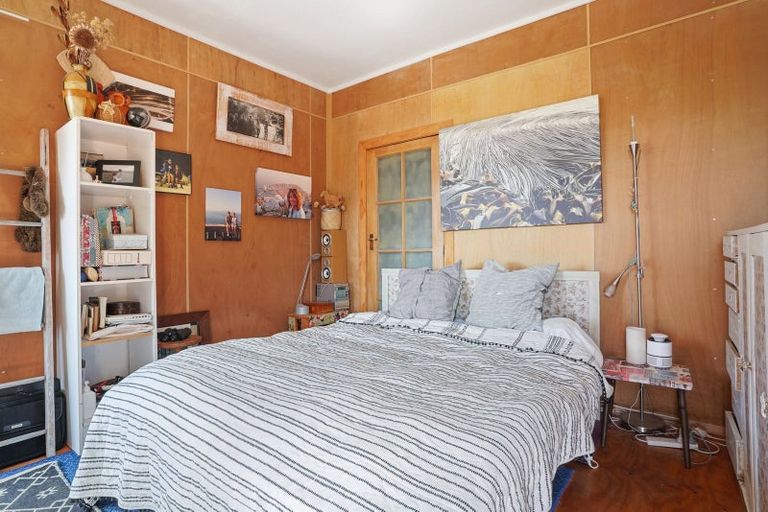 Photo of property in 84 Moncks Spur Road, Redcliffs, Christchurch, 8081